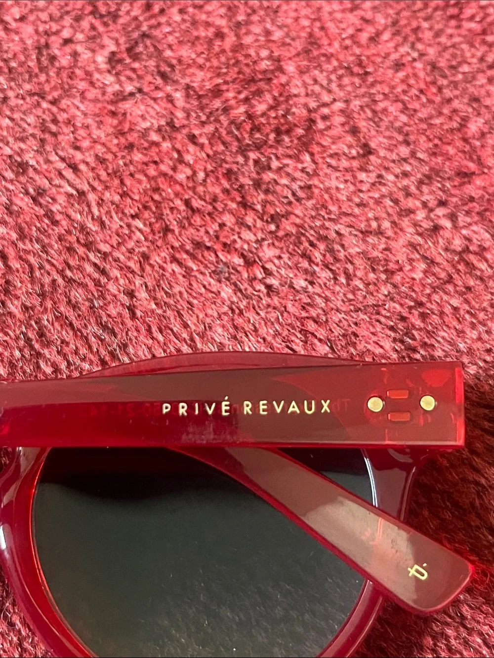 Prive Revaux Show Off Single Womens Round Polarized Sunglasses Red Crystal